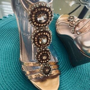 VINCE CAMUTO Rose Gold Wedge Sandals